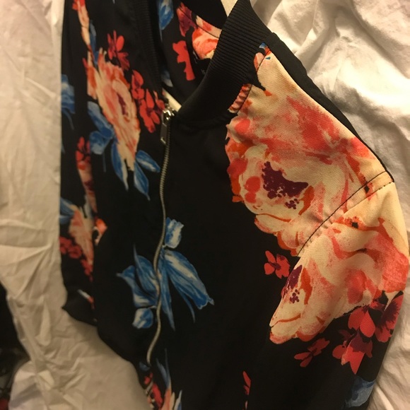 Light Stylish Jacket - Picture 2 of 5